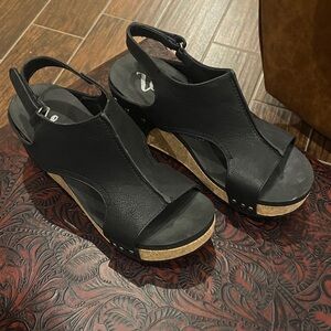 Very G Black Wedge Sandals